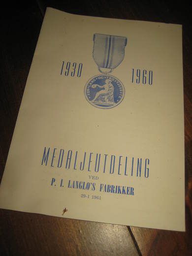 Hefte over MEDALJEUTDELING ved P.I. Langlos Fabrikker, Stranda, 1960.