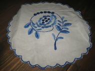 Pen brodert brikke ca 24 cm brei