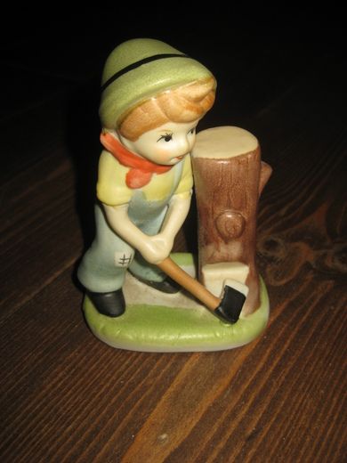 Pen porselensfigur 60 tallet 12 cm høg