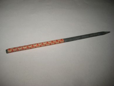 Ubrukt griffel brukt i skulestova i gamle dager skriveredskap Tidleg 1900 Rød