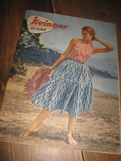 1957 nr 030 KVINNER og klær