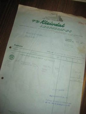 Faktura fra T H KLEIVDAL LÆRFABRIKK LAKSEVÅG BERGEN 3 3 58