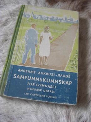 ANDENÆS AUKRUST OG HAUGE: SAMFUNNSKUNNSKAP FOR GYMNASET Nynorsk 1962