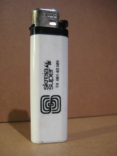Skreia super. Tlf. 061-63589.