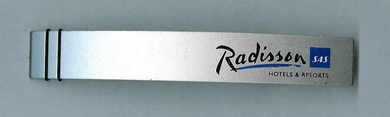 Flaskeåpner med reklame for Radisson Hotells