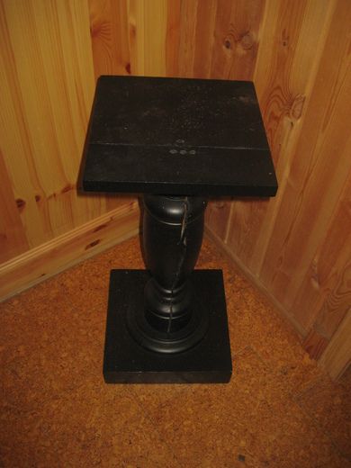 Solid og god pidestall fra 30-40 tallet en gang