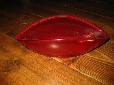 Pen glassbolle oval i rødt glass ca 26 cm i diameter