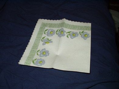 Serviett med blomstermotiv fra eldre samling