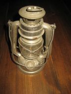 Lita parafinlykt som kan brukes… ca 20 cm høg