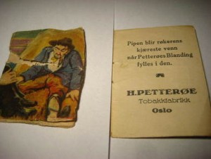 Reklamehefte fra Petterøes Tobaksfabrik. Låg i tobakkseskene på 30 tallet, DE TOLV DOVNE FYRENE, skade på forsida, klippt slik at dette heftet ble noe mindre enn dei andre, bildet til høgre er reklama på innsida på baksida av omslaget.