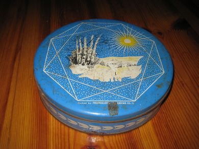 Boks fra Fredrikstad Preserving Fredrikstad 50 tallet