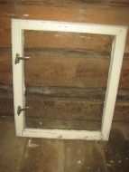 Gammelt vindu til dine barnebilder, pen ramme!! 59*64 cm stort. Med hasper. 50 tallet.