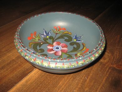 Pen rosemala treskål ca 16 cm i diameter