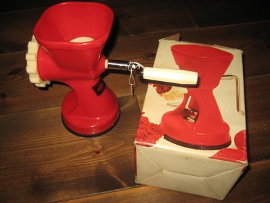 Ubrukt MEAT MINCER I ORIGINAL emballasje 60 tallet
