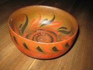 Pen og dekorert trebolle fra eldre dager ca 18 cm i diameter