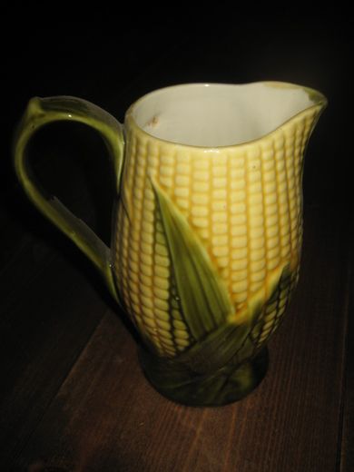 Pen og hel melkemugge fra 60 tallet ca 18 cm høg