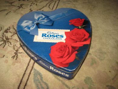 Pen boks til kjøkkenbenken? Roses CHOCOLATES 24 CM HØG