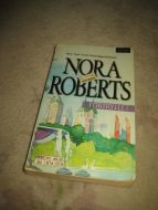 ROBERTS NORA: FORTRYLLET 2005