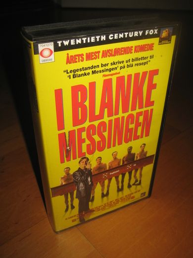 I BLANKE MESSINGEN 1997 88 MIN 7 ÅR
