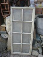 Gammelt vindu med 8 felt, ca 118*50 cm stort. 50 tallet. 