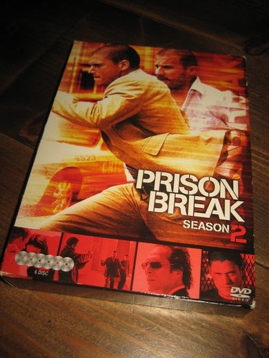 The complete 2 season PRISON BREAK 6 DISK 972 MIN 15 ÅR