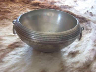 Pen tinnskål med ører ca 15 cm i diameter NORGE TINN 70 tallet