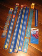 Lott med diverse ubrukte strikkepinner etc selges som på bildet Dette er pakke nr 2