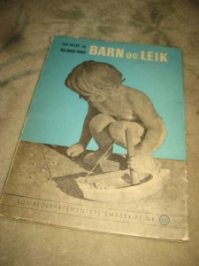SKARD, ÅSE GRUDA: BARN OG LEIK. 1964.