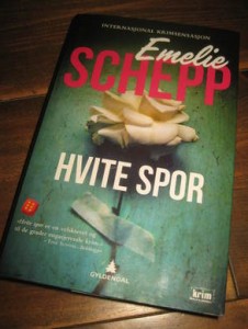 SCHEPP,EMELIE: HVITE SPOR. 2017.