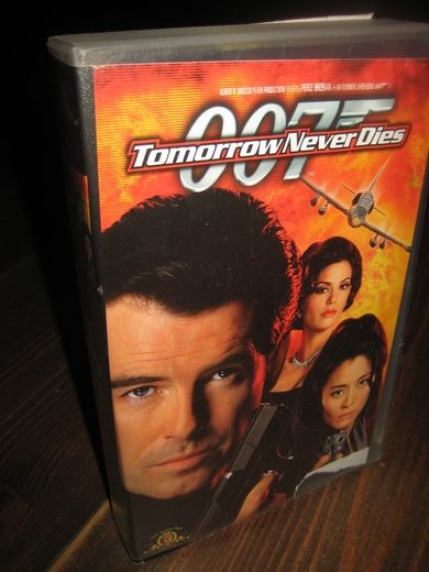 Tomorrow Never Dies 1997 15 år 115 min