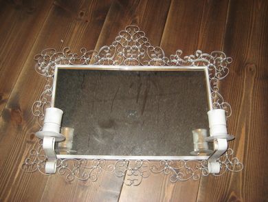 Glasspeil med 2 lys og dekorasjon i metall ca 56*43 cm stor