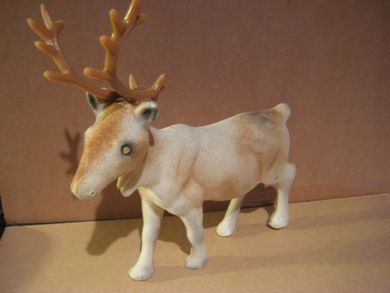 Reinsdyr i plast tekkt med 