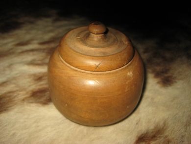 Lita bjerkeskål med lokk Ca 9 cm i diameter 40-50 tallet