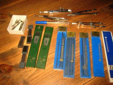 Stor lott med tegneutstyr selges under ett