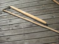 Meget gammelt redskap brukt til å slå på kornakset slik at kornet skulle sleppe fra akset Fra slutten på 1800 tallet