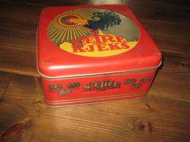 SÆTRE KJEKSBOKS i blikk fra 50-60 tallet ca 24*24 cm stor 10 cm høg