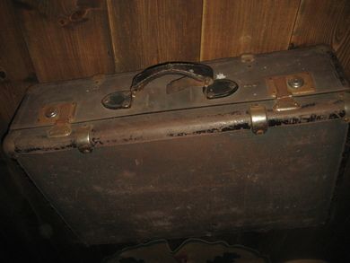Gammel koffert ca 65*40 cm stor 40-50 tallet