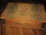 Heimelaga skrin fra 1945 ca 38*23 cm stort 11 cm høgt