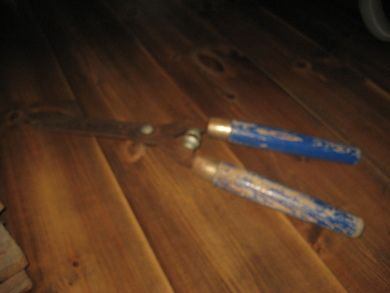 Eldre hekksaks med trehandtak ca 58 cm lang