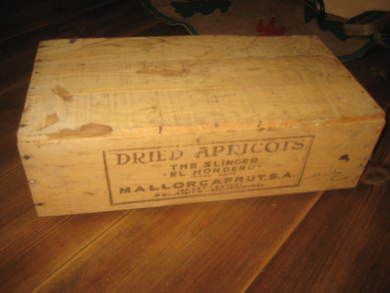 Trekasse DRIED APRICOTS MALLORCA FRUT Ca 43*23 cm stor 13 cm høg 60 tallet