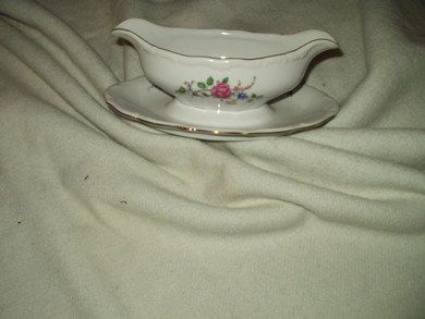 Pen sausnebb med rosedekorasjon