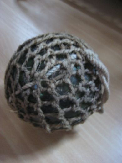 Stor kavlkule med pen innbinding ca 14 cm i diameter Tidleg 1900