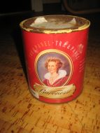 Liters boks med innhold Baronesse 2002