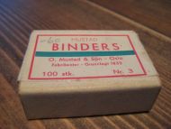 Eske med innhold, BINDERS, fra Mustad & Søn, 60 tallet.