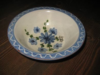 Pen skål, merka KP. Ca 16 cm i diameter.