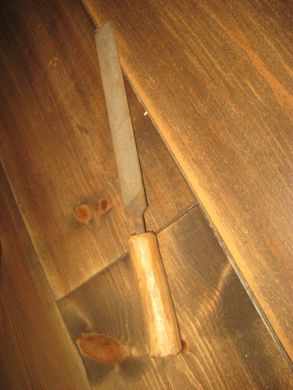 Gammel fil med trehandtak fra avvikla skomakeri 50 tallet