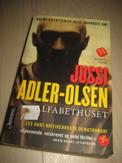 ADLER OLSEN: ALFABETHUSET. 2015.