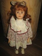 Pen porselensdokke fra 70-80 tallet ca 30 cm høg