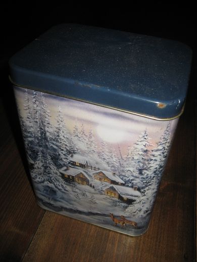 Pen boks til kjøkkenbenken? Ca 15*12 cm stor 15 cm høg