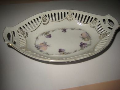 Pent lite ovalt fat ca 17 cm i diameter